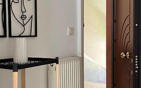 Cozy Athena Apartment